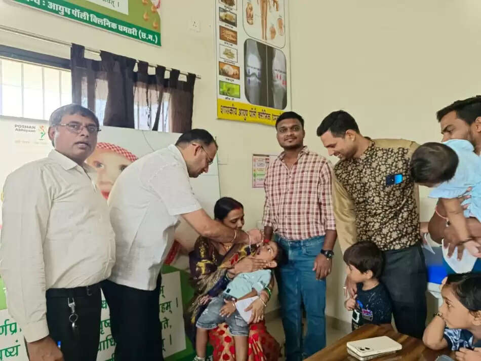 शासकीय आयुष पालीक्लीनिक में चार सौ बच्चों काे स्वर्णप्राशन कराया गया