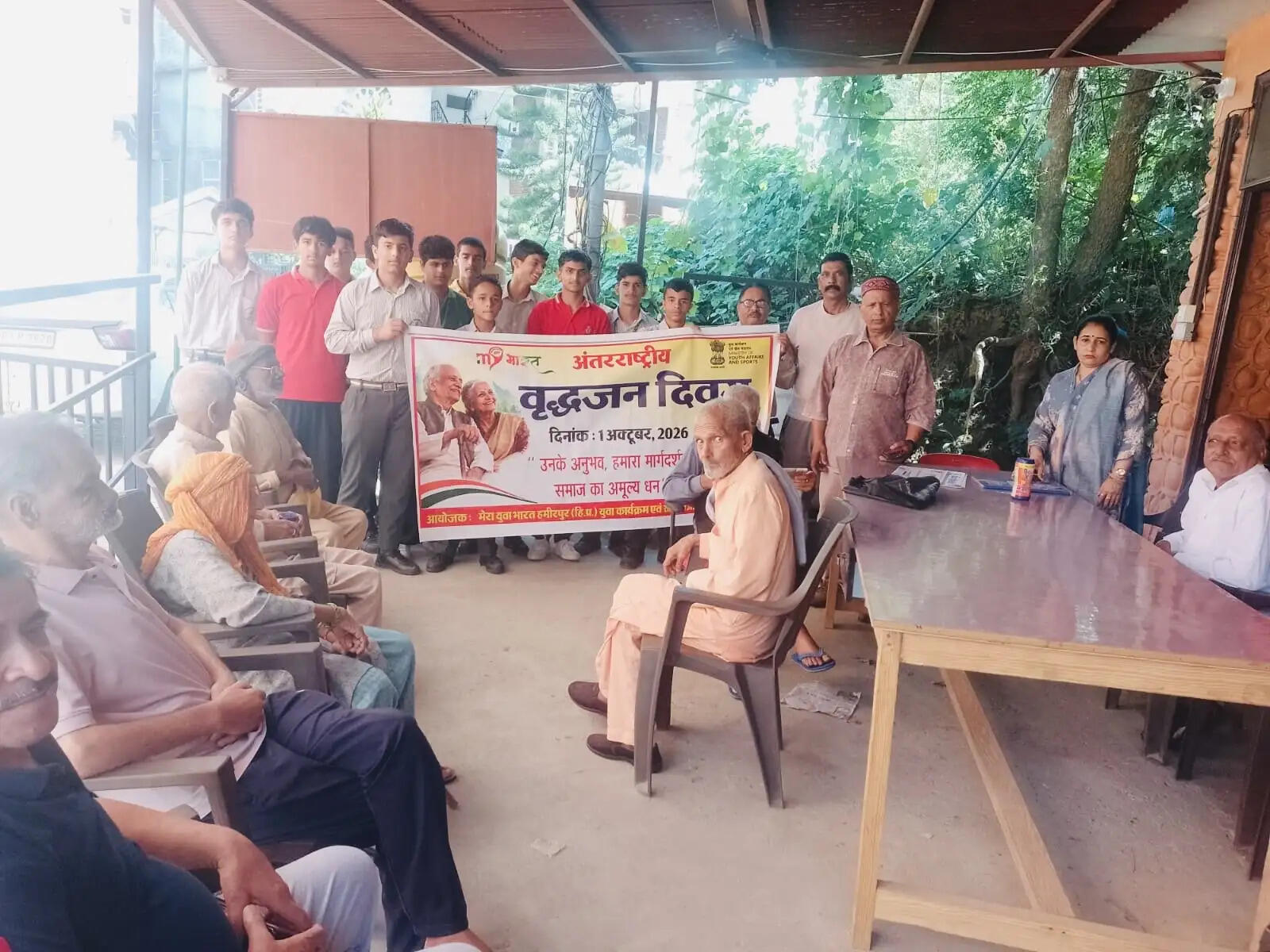 अंतर्राष्ट्रीय वृद्धजन दिवस पर नागरिक वरिष्ठ केंद्र हमीरपुर में वरिष्ठजनों से किया संवाद