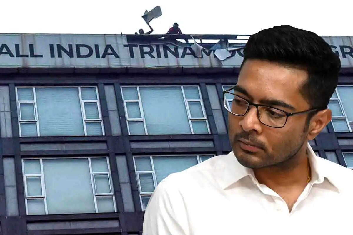 मुख्य चुनाव आयुक्त की गिरफ्तारी&nbsp;की&nbsp;मांग&nbsp;करते&nbsp;हुए&nbsp;अभिषेक बनर्जी ने लीक की व्हाट्सएप चैट