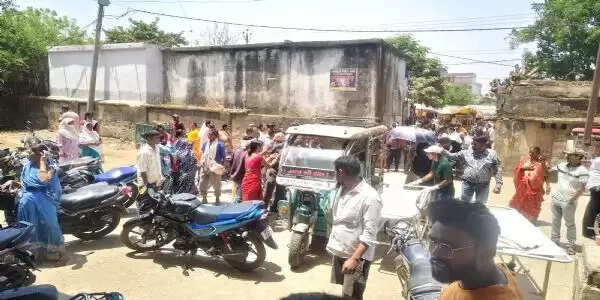 बाइक दुर्घटना में दो युवकों की मौत, एक गंभीर घायल