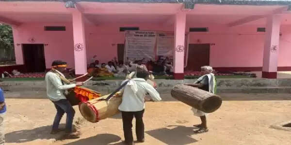 बलरामपुर : शासकीयकरण की मांग को लेकर पंचायत सचिवों की अनिश्चितकालीन हड़ताल जारी