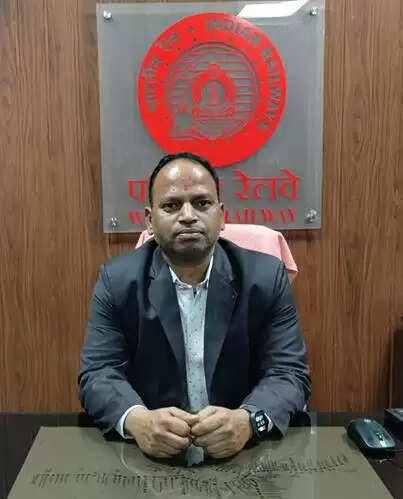 मुकेश कुमार ने ग्रहण किया जनसंपर्क अधिकारी रेल मंडल रतलाम का पदभार