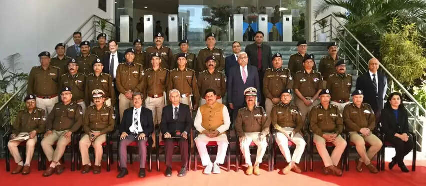 पुलिस के बारे में जनसामान्य की धारणा बदलने और बेहतर संवाद के लिए विशेष पहल की आवश्यकता : मुख्यमंत्री डॉ. यादव
