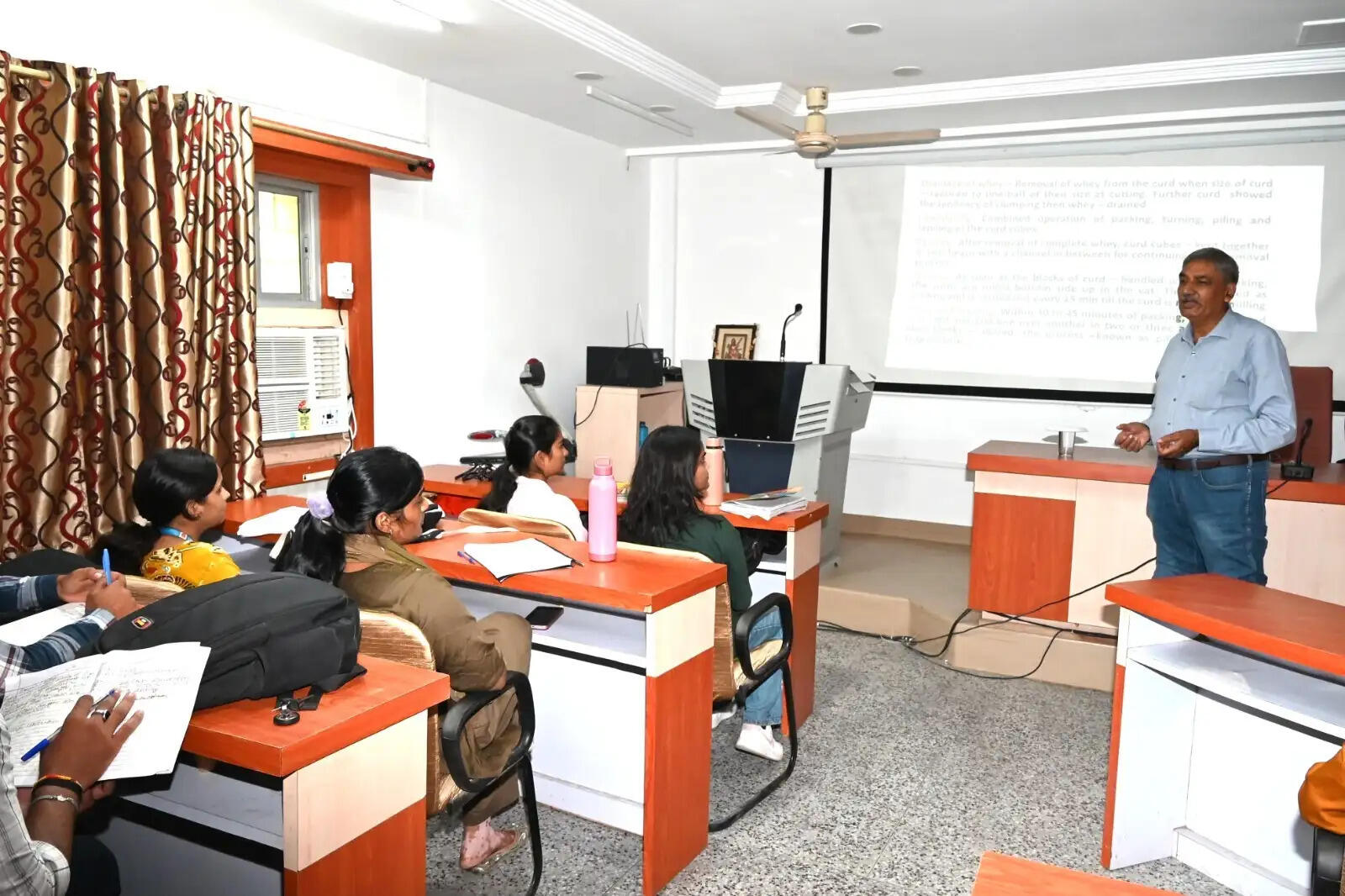 दूध से पनीर तक संरक्षण की वैज्ञानिक तकनीक जरूरी : प्रो. सुधीर सिंह