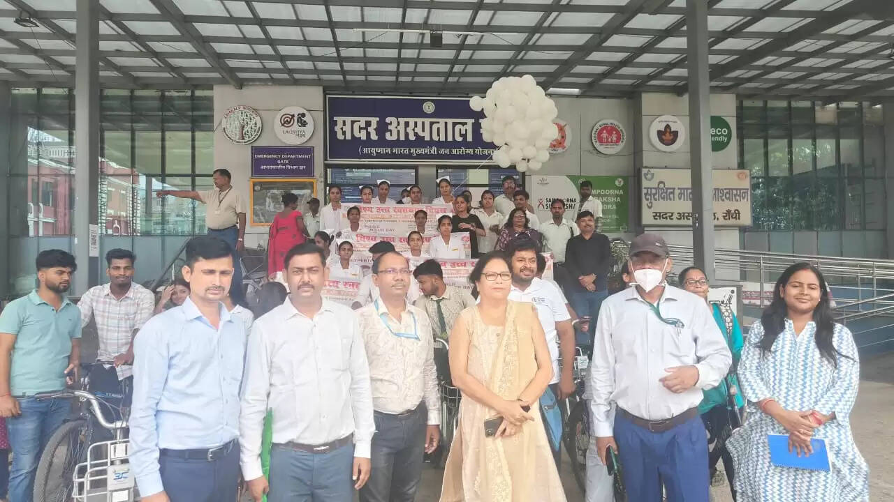 विश्व उच्च रक्तचाप दिवस पर निकाली गई जागरूकता रैली