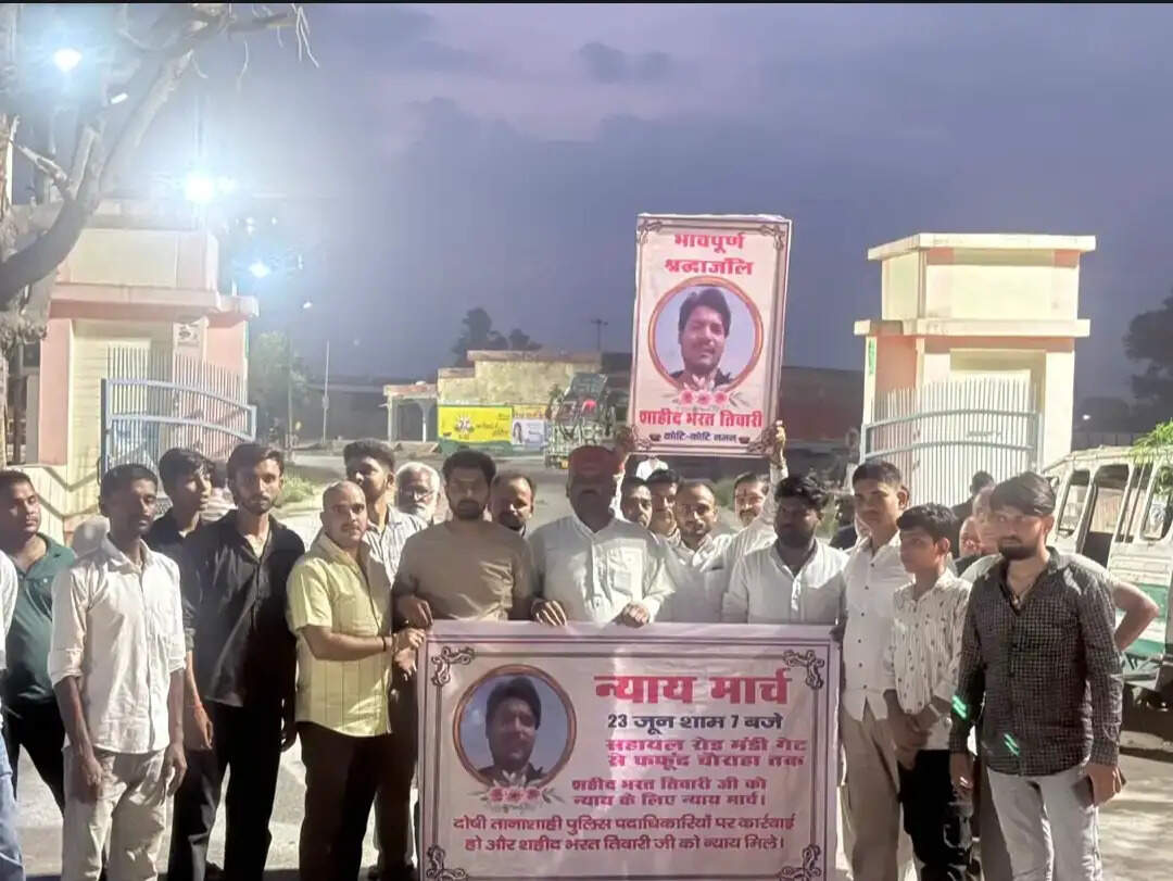 भरत तिवारी को न्याय दिलाने की मांग को लेकर दिबियापुर में निकला कैंडल मार्च, सीबीआई जांच की उठी मांग