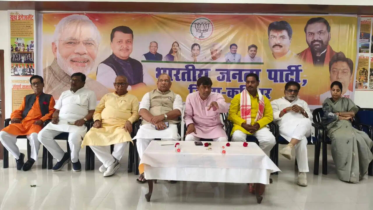 भाजपा जिला कमेटी की बैठक में संगठनात्मक योजना पर मंथन, सुशील मोदी को दी श्रद्धांजलि