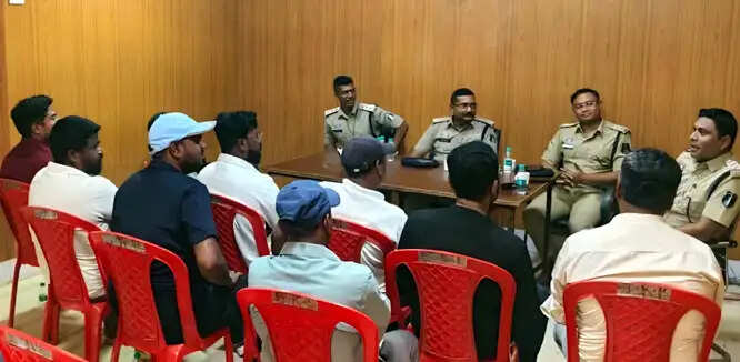 नारायणपुर एएसपी ने ट्रक संचालकों की बैठक में यातायात व्यवस्था सुधारने दिए सात निर्देश