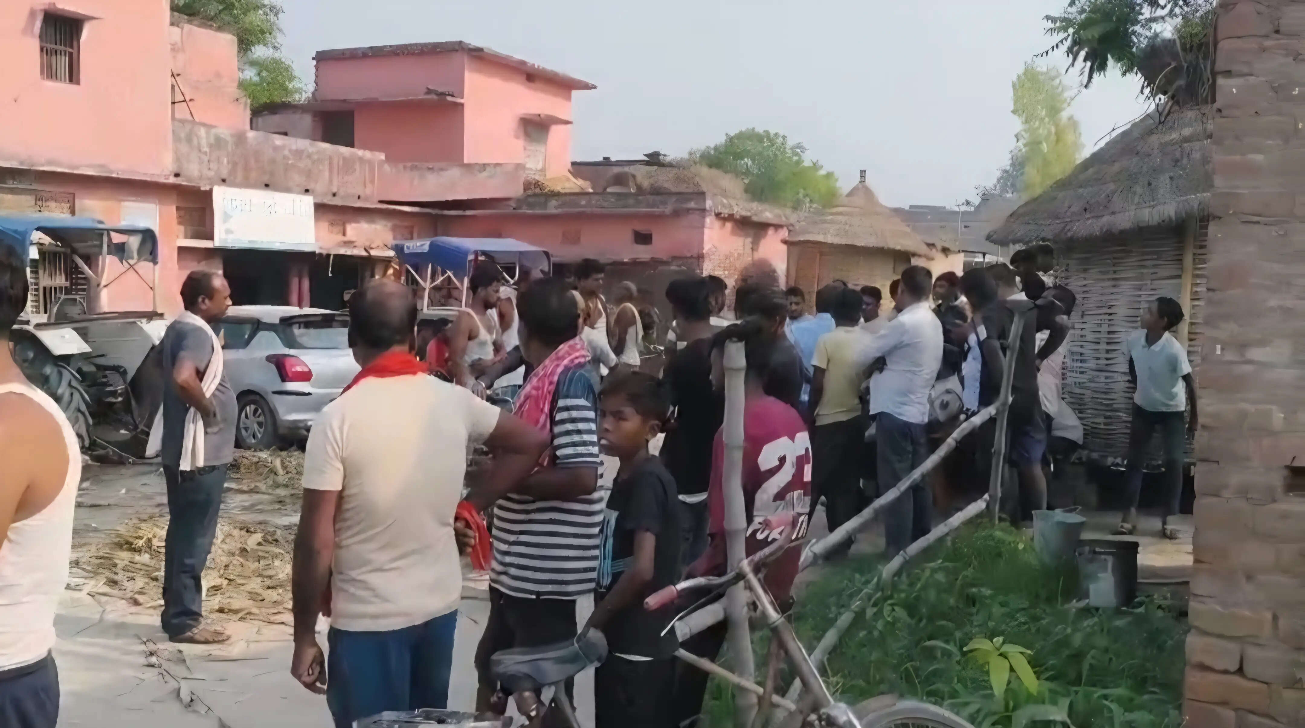 अमनौर में प्रेमी के लिए मोबाइल टावर पर चढ़ी युवती