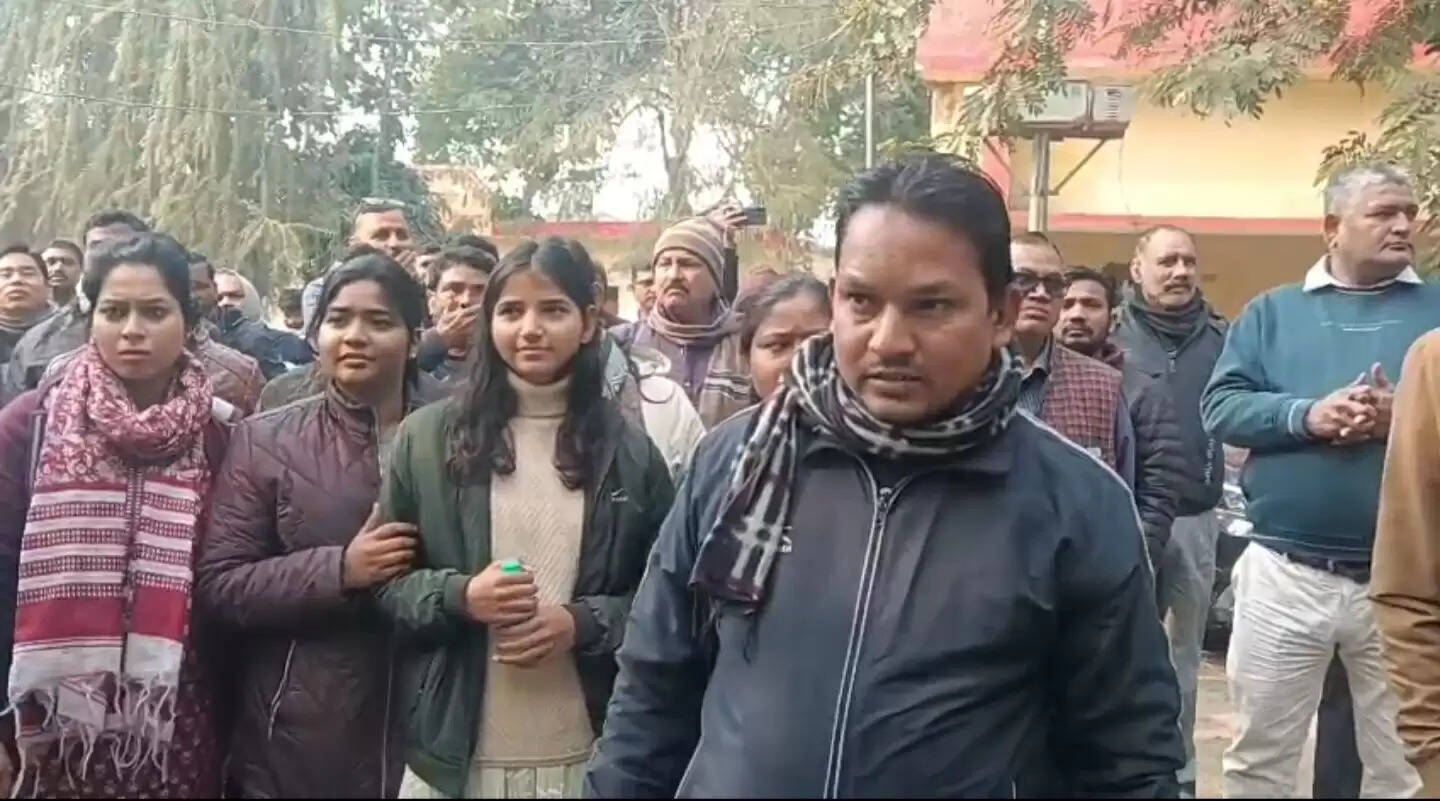 मुसा​फिरखाना में एसडीएम - राजस्व कर्मियों और अधिवक्ताओं के बीच हाथापाई की नाैबत , छावनी बना तहसील परिसर