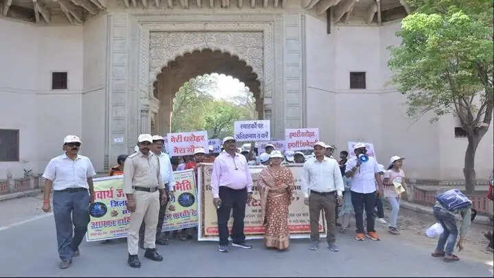 ग्वालियरः विश्व धरोहर दिवस पर निकली हैरीटेज वॉक