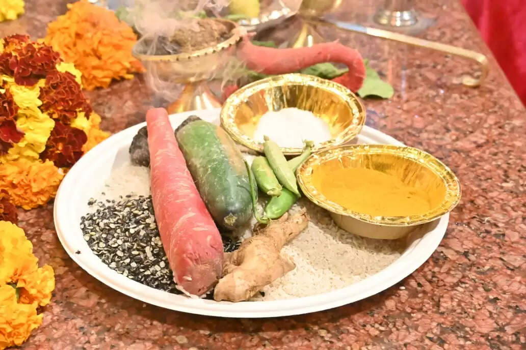 मुख्यमंत्री योगी ने अर्पित की गुरु गोरखनाथ को आस्था की खिचड़ी