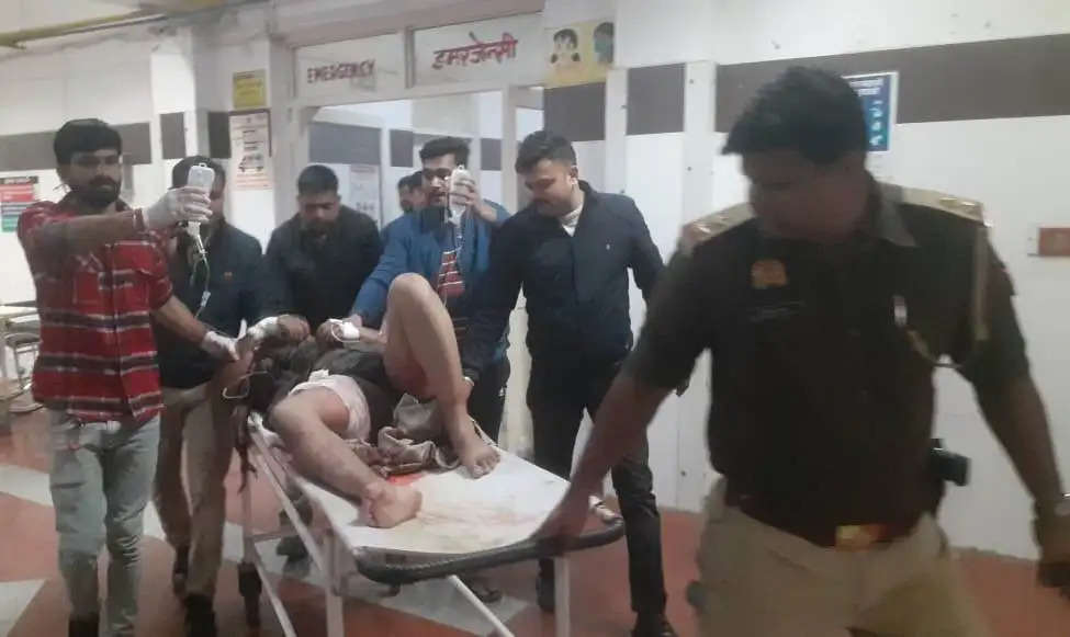 कन्नौज में बदमाश के घर कुर्की करने पहुंची पुलिस टीम पर फायरिंग, सिपाही घायल