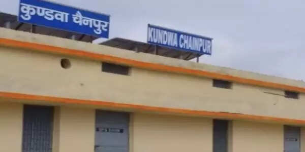 नेपाल-भारत सीमा पर रेलवे ट्रैक का पैडल खोलते पकड़े गए मदरसे के दो लड़के