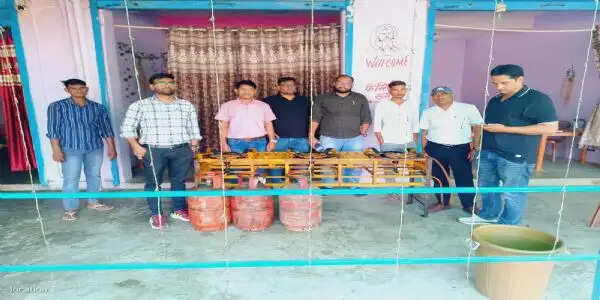 खाद्य विभाग की कार्यवाही: पामगढ़ क्षेत्र के होटलों-ढाबों पर छापा, 11 घरेलू गैस सिलेंडर जब्त