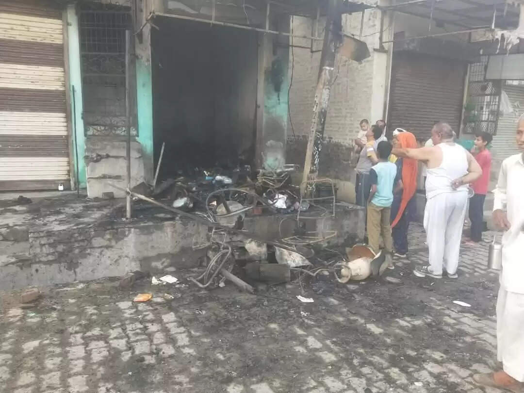 जींद : दुकान में शॉर्ट सर्किट से लगी आग, लाखों का सामान जला