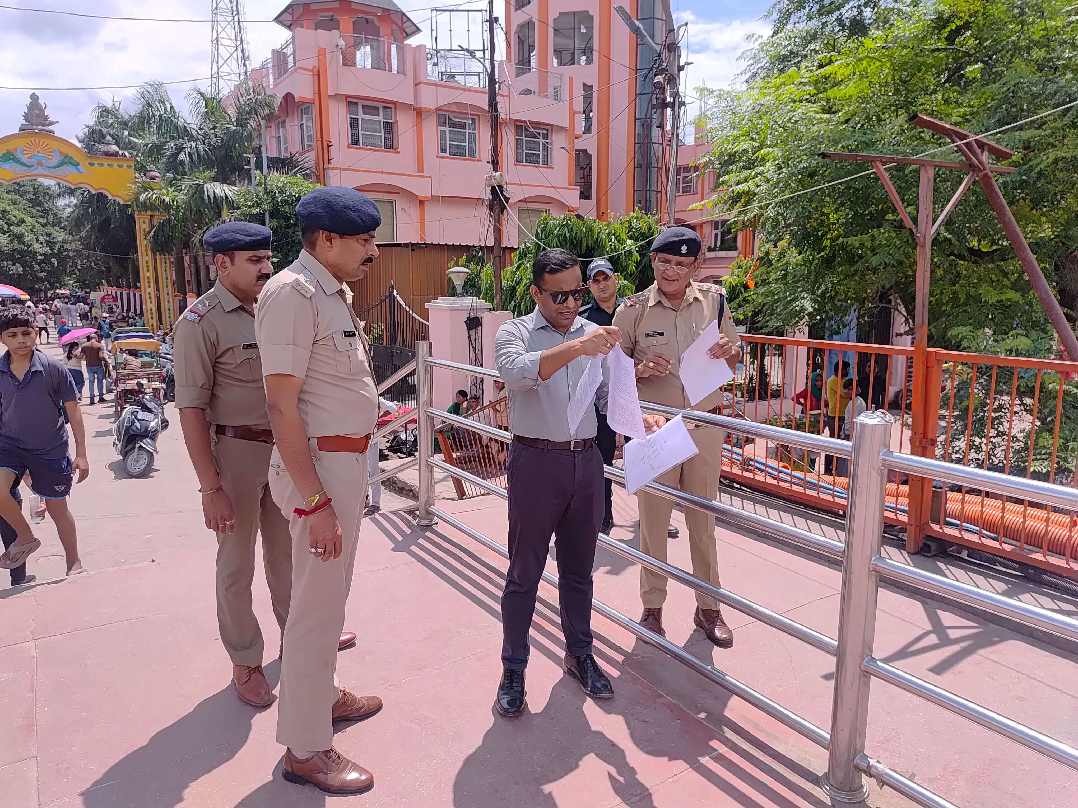 कुंभ मेला एसएसपी आयुष अग्रवाल ने किया हरकी पैड़ी क्षेत्र का निरीक्षण