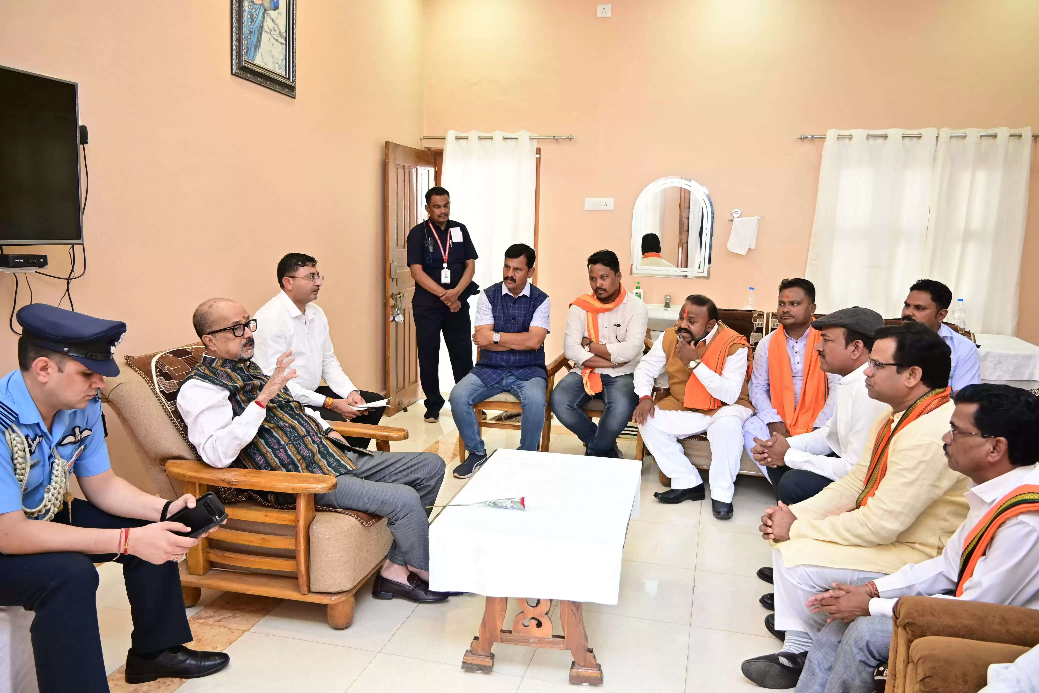 राज्यपाल रमेन डेका से जनप्रतिनिधियों ने की मुलाकात