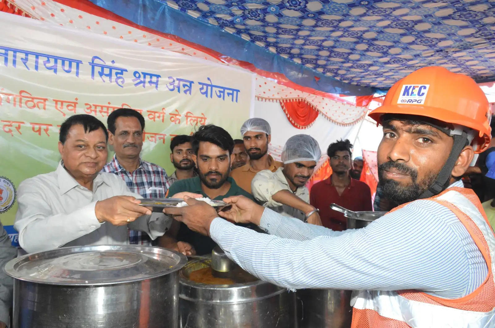 देश के विकास में श्रमिकों के योगदान को नहीं भुलाया जा सकता: श्रम मंत्री देवांगन