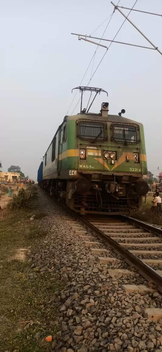 जयमूर्त्तिनगर हाॅल्ट के समीप ट्रेन का इंजन फेल,रक्सौल-सीतामढ़ी रेलखंड घंटो रहा बाधित