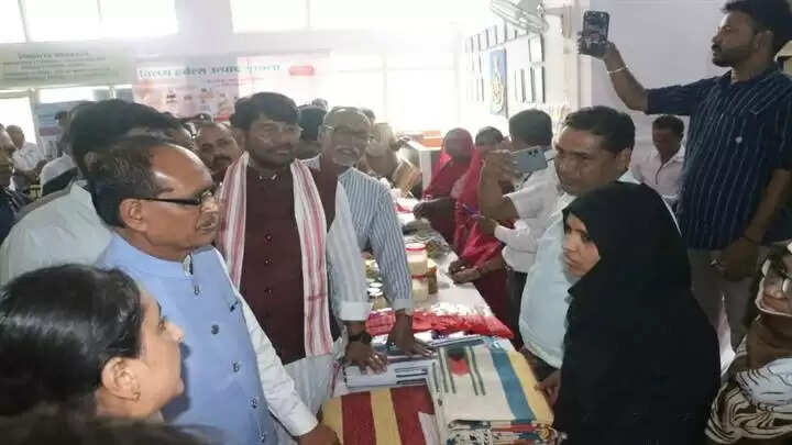 विदिशाः केंद्रीय मंत्री शिवराज सिंह ने आंचल कक्ष ब्रेस्ट फ्रीडिंग कॉर्नर का शुभारंभ किया