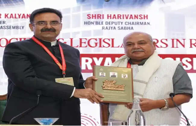 भविष्य की चुनौतियों व लक्ष्य को समझने में समाज और विधायकों की भूमिका अहम