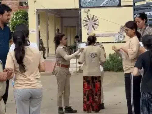 री-नीट परीक्षा कड़ी सुरक्षा के बीच शुरू, जयपुर के 103 केंद्रों पर 37 हजार से अधिक अभ्यर्थी शामिल