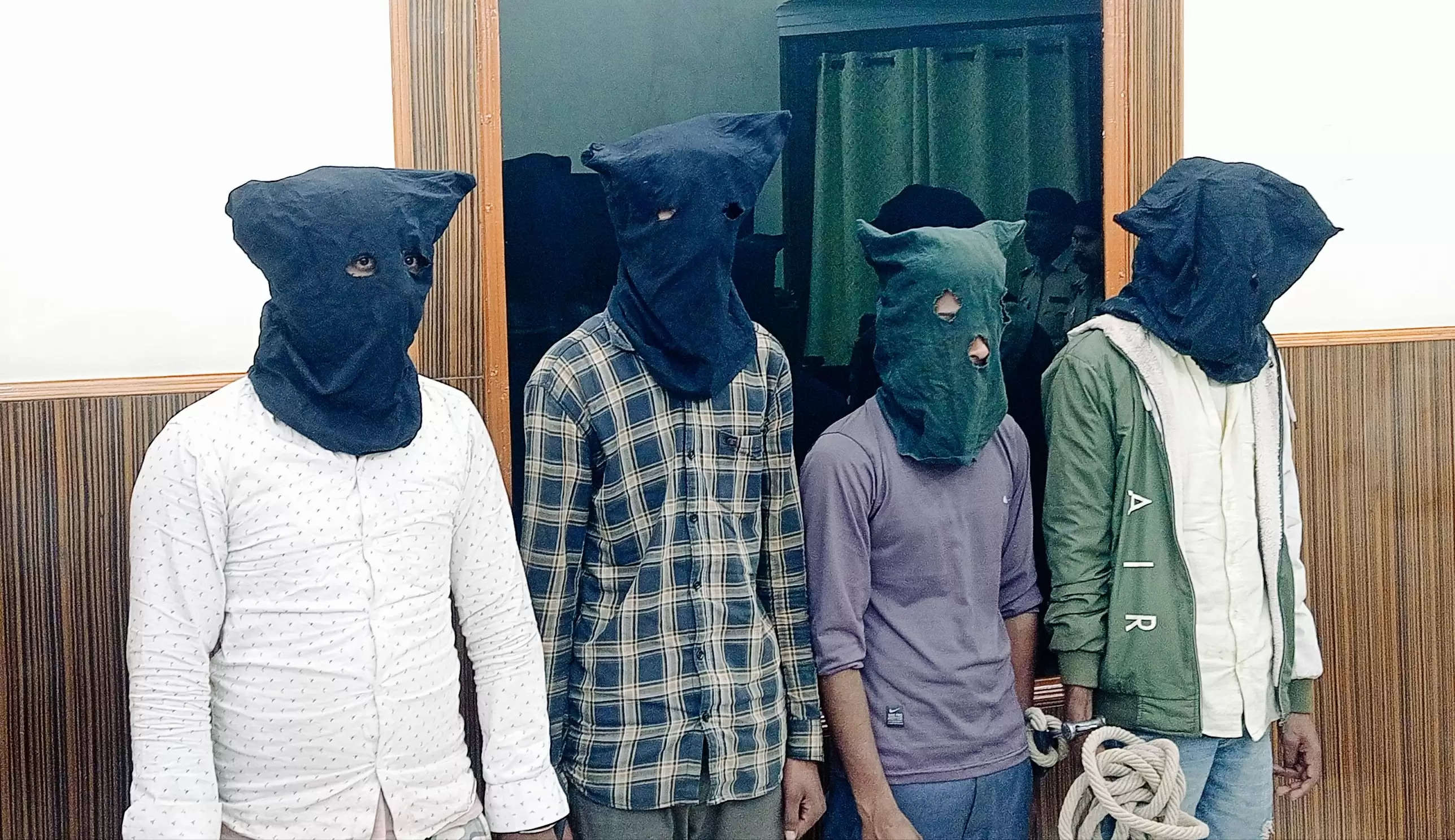 मोतिहारी पुलिस ने हथियार एवं मादक पदार्थ के साथ चार शातिर अपराधियों को किया गिरफ्तार
