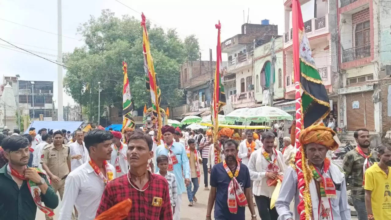 श्योपुर: गाजे-बाजे के साथ भगवान श्री देवनारायण की पदयात्रा रवाना