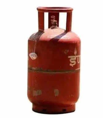 गैस सिलेंडर को लेकर अफवाहों से बचें, सर्वर स्लो होने से आई थी बुकिंग में दिक्कत: डीएम