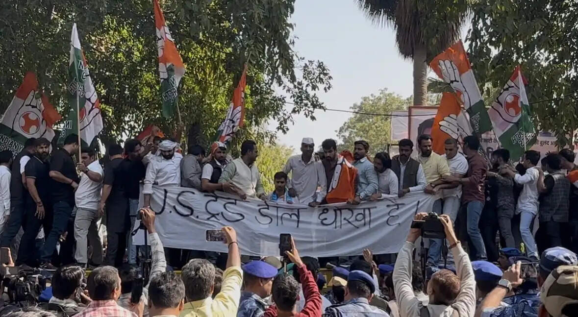 चिब की गिरफ्तारी के विरोध में युवा कांग्रेस का प्रदर्शन, 20 से अधिक नेता हिरासत में