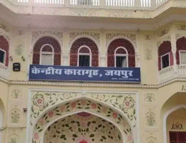 जेल में मोबाइल मिलने के आरोप के बाद पूर्व विधायक बलजीत यादव भूख हड़ताल पर