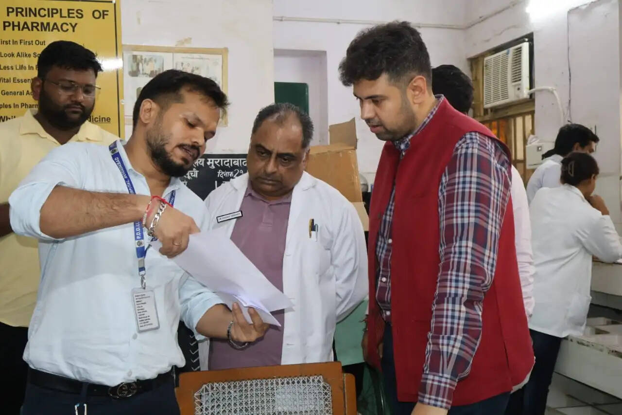 रक्तचाप व शुगर की जांच के साथ-साथ ब्रेस्ट, सर्वाइकल तथा ओरल कैंसर की स्क्रीनिंग पर भी विशेष ध्यान दें : जिलाधिकारी