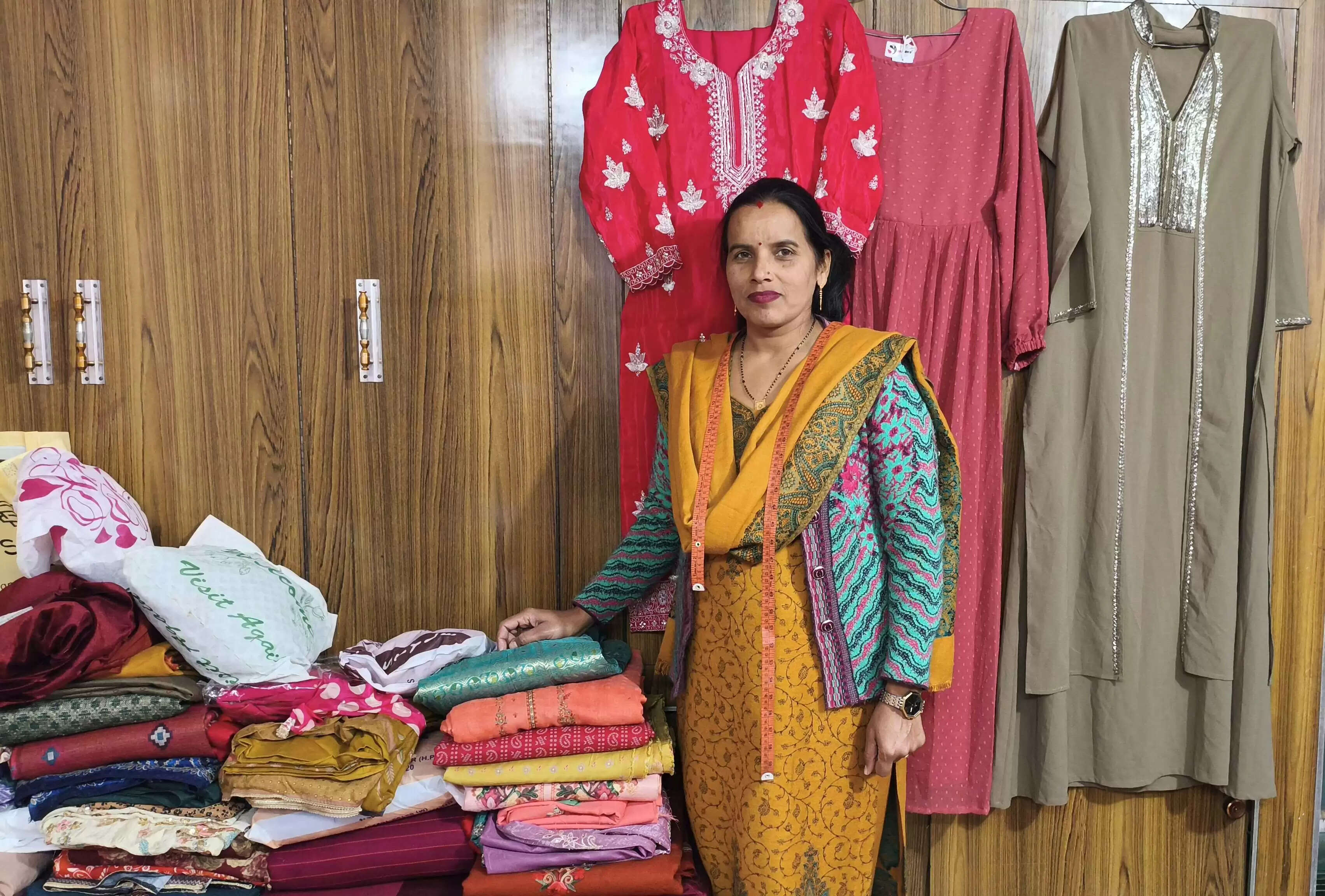 सुंदरनगर की महिलाएं बनीं आत्मनिर्भर, स्वरोजगार से मासिक 25-30 हजार की आमदनी