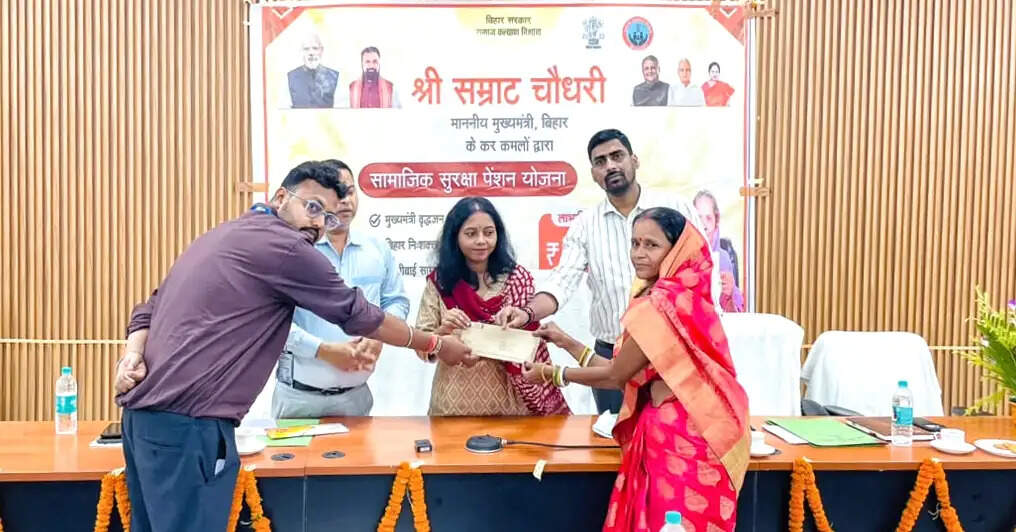 स्वीकृत ऋण का भुगतान न होने पर उप विकास आयुक्त ने जताई नाराजगी, बैंकों को अगले सप्ताह तक दिया अल्टीमेटम