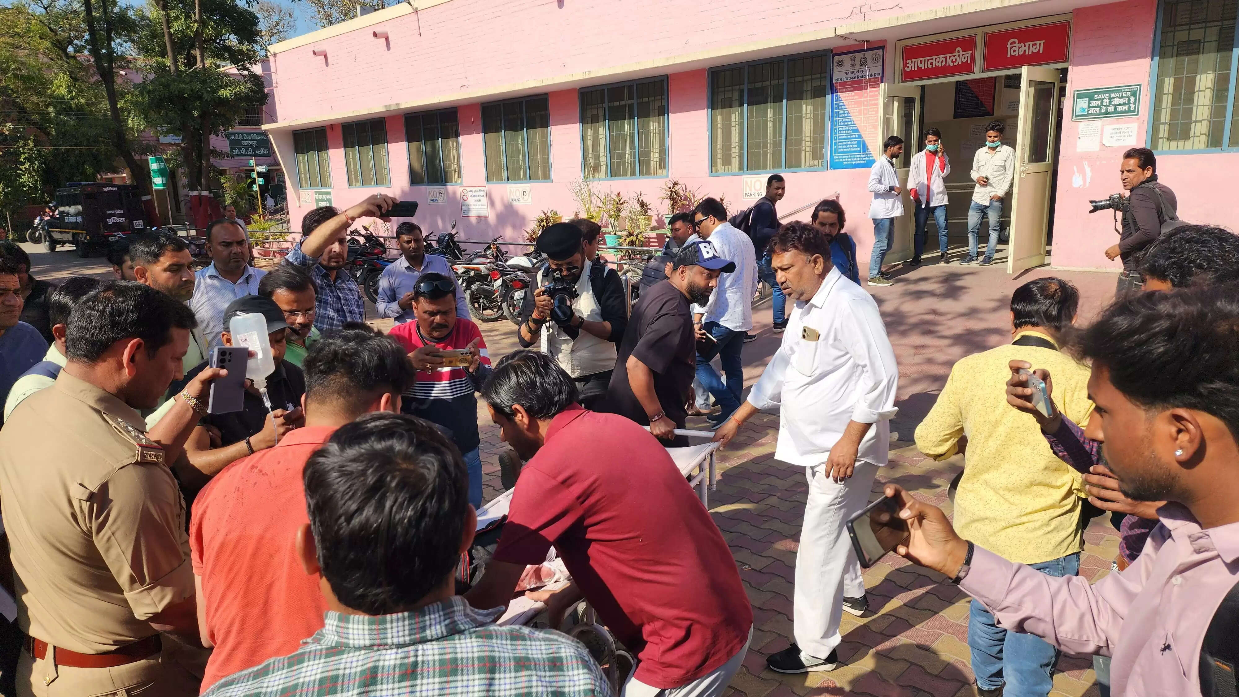 सहारनपुर में भाजपा नेता ने गोलियां बरसा कर की तीन बच्चों की हत्या, पत्नी की हालत नाजुक