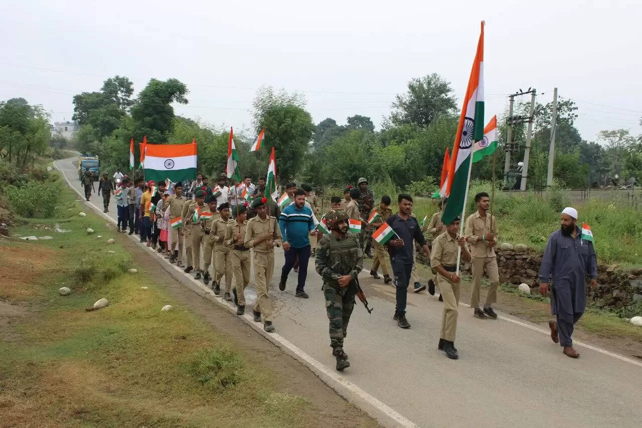 25वें कारगिल विजय दिवस के उपलक्ष्य में 'विजय मार्च' का आयोजन किया