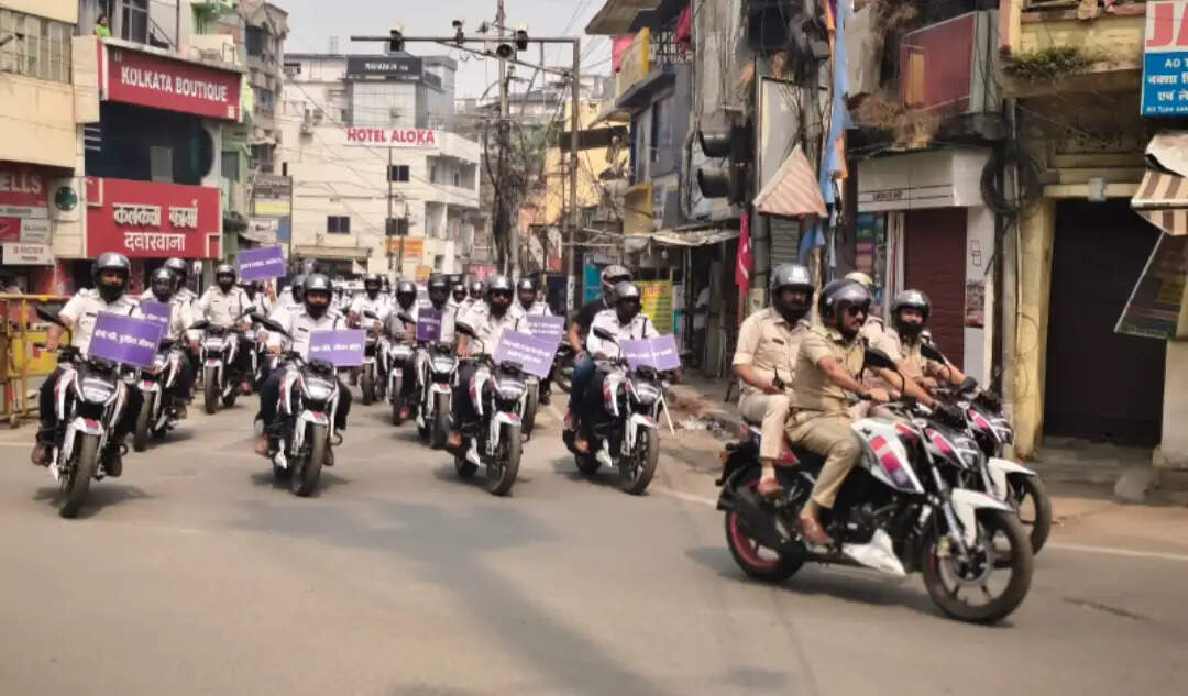 रांची में यातायात नियमों के पालन के लिए जागरूकता अभियान, बाइक रैली और नुक्कड़ नाटक का आयोजन