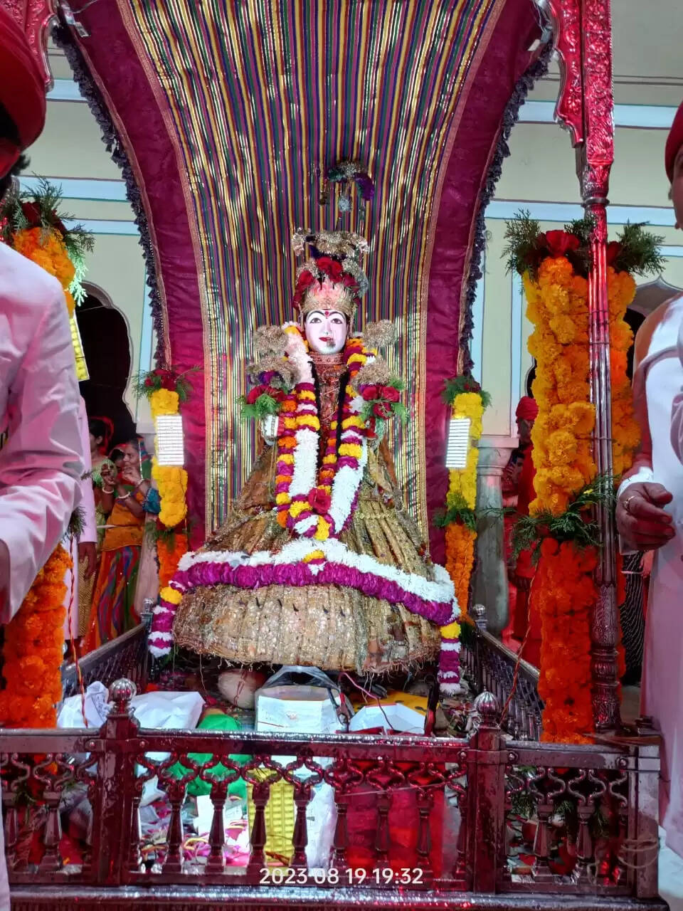 राजसी ठाठ-बाठ के साथ निकली बूढ़ी तीज माता की सवारी