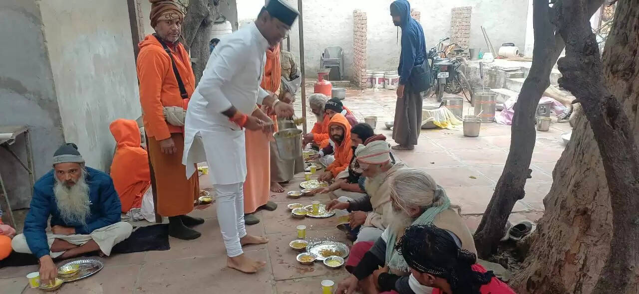 मंत्री विश्वास सारंग ने सादगी के साथ मनाया जन्मदिन, मथुरा में संतों को भोजन कराया, कार्यकर्ताओं ने किये सेवा कार्य