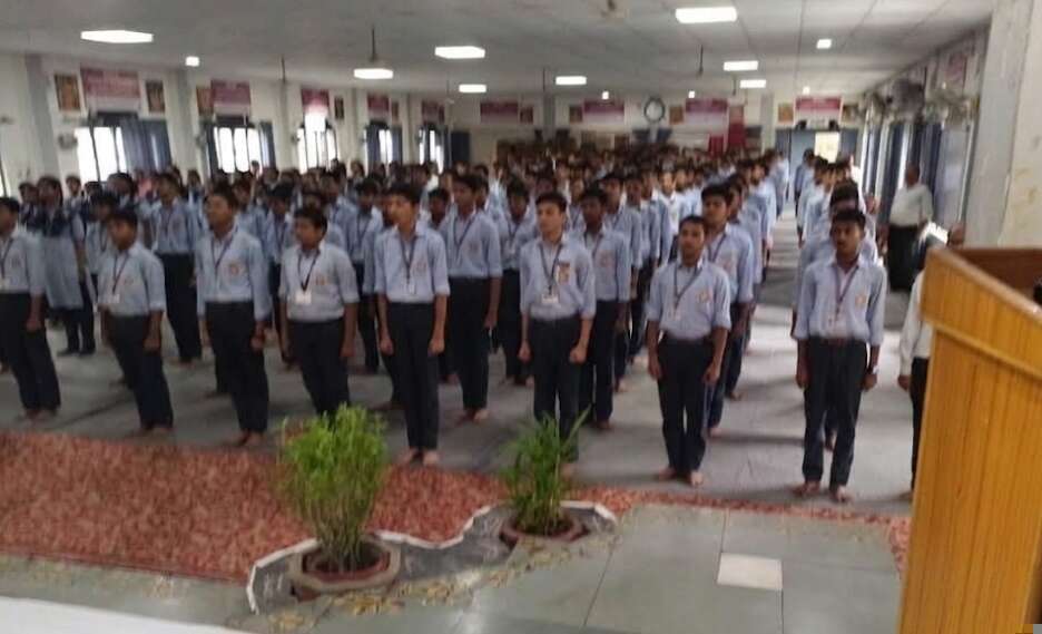 पूर्ण वंदे मातरम् के सामूहिक गायन से गूंजा बीएनएसडी शिक्षा निकेतन