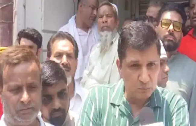 आआपा ने मालवीय नगर होटल अग्निकांड को लेकर सरकार पर साधा निशाना, मुआवजे की मांग