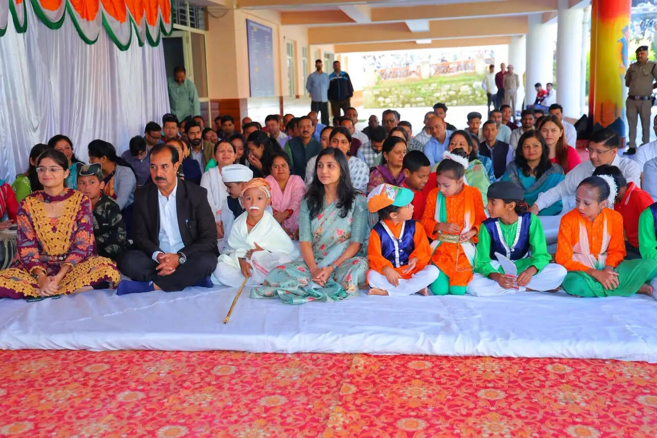 गांधी-शास्त्री जयंती पर गूंजा सत्य, सादगी और स्वच्छता का संदेश