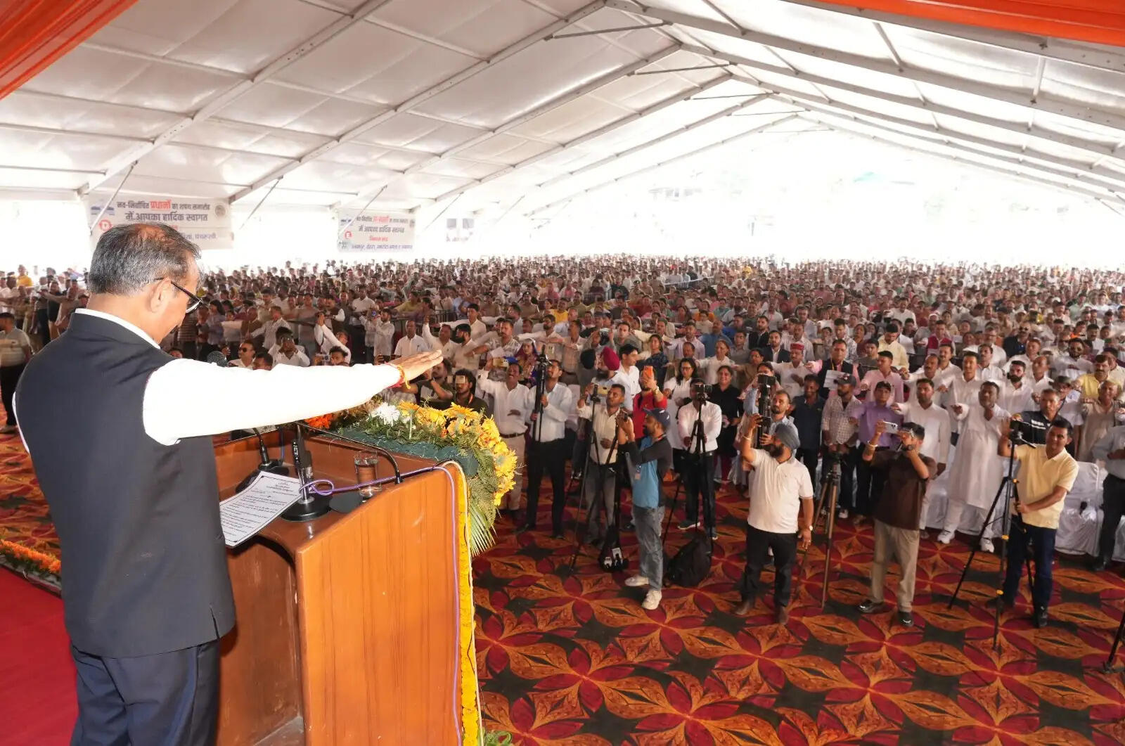 मुख्यमंत्री ने कांगड़ा जिले के नवनिर्वाचित पंचायत प्रधानों एवं उप-प्रधानों को दिलाई शपथ
