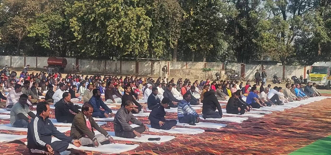 अनूपपुर: स्वामी विवेकानंद जयंती राष्ट्रीय युवा दिवस पर आयोजित किया गया सामूहिक सूर्य नमस्कार