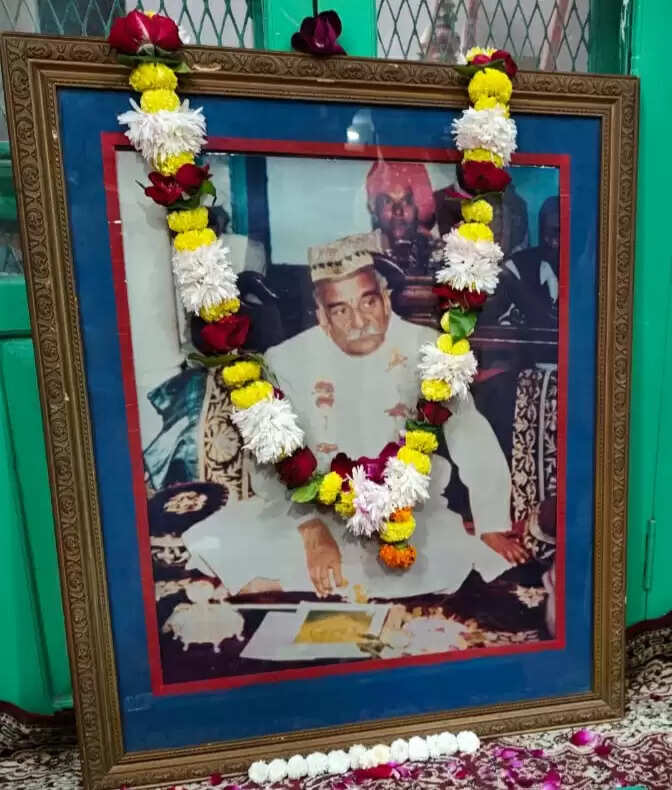 26वीं पुण्यतिथि पर याद किए गए काशीराज डॉ विभूतिनारायण सिंह