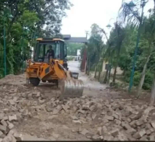 कलियर में यूपी सिंचाई विभाग की जमीन पर चला योगी का बुलडोजर, अवैध रास्ते ध्वस्त