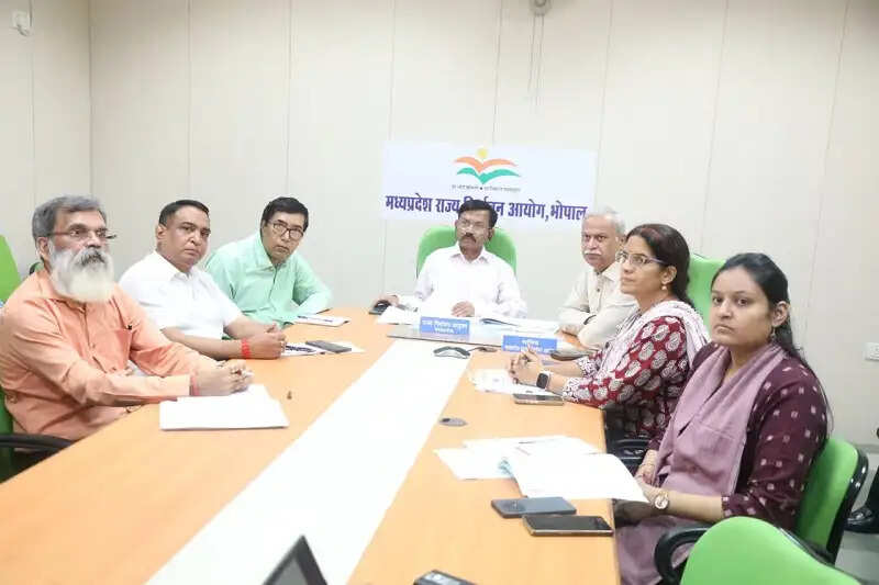 मतदान सबसे पवित्र अधिकार, उससे कोई भी पात्र मतदाता वंचित न रहे : राज्य निर्वाचन आयुक्त