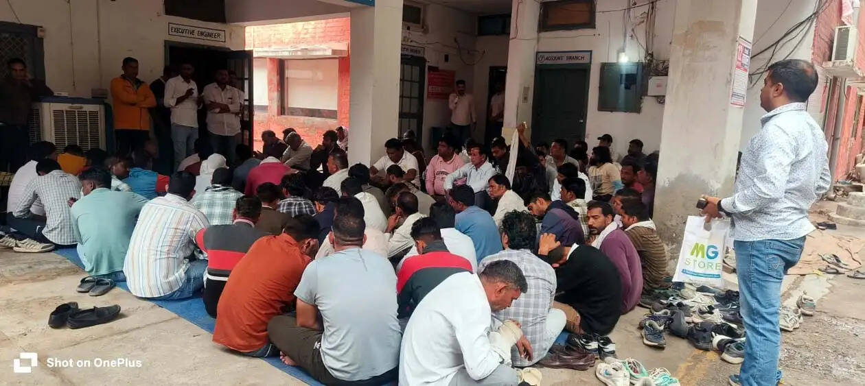 हिसार : कार्यकारी अभियंता ने दिया समस्याओं के समाधान का आश्वासन