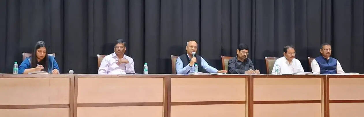 उत्तर प्रदेश सरकार ने श्रमिकाें के न्यूनतम वेतन में की अंतरिम बढ़ोतरी, 1 अप्रैल से हुईं लागू